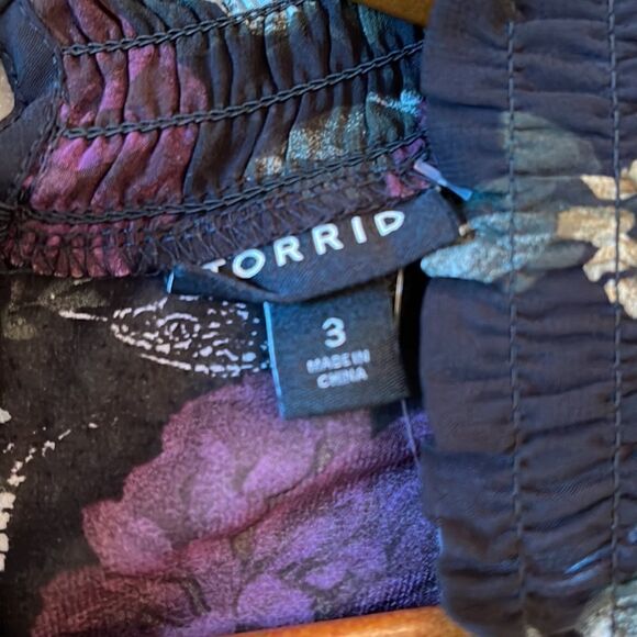 TORRID *NWT* Smocked Neck Chiffon Skull Floral Print Top - Picture 2 of 14